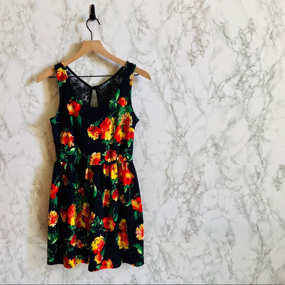 Soprano lace floral dress